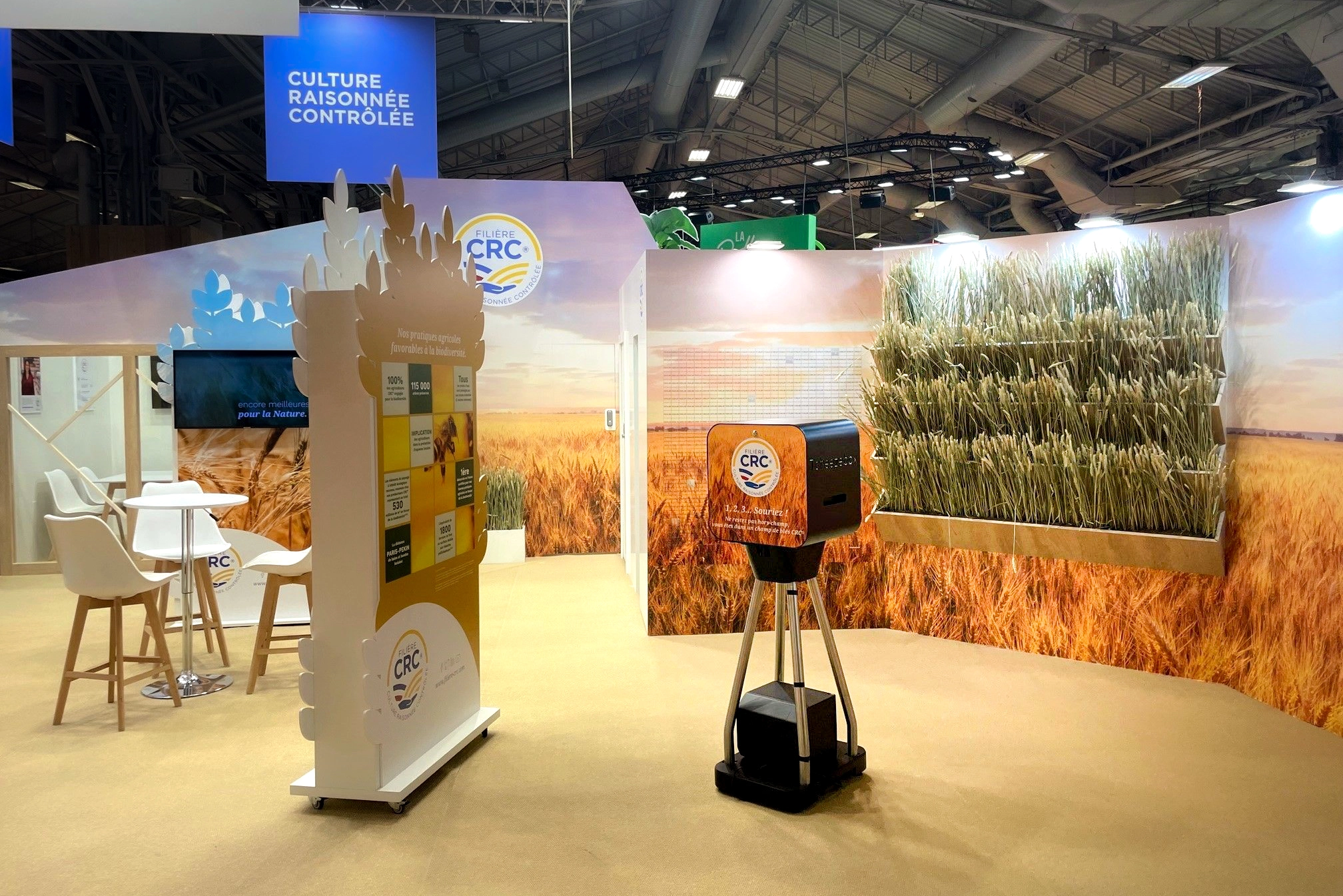 Activation de marque sur salon professionnel avec animation photobooth personnalisée sur un stand.