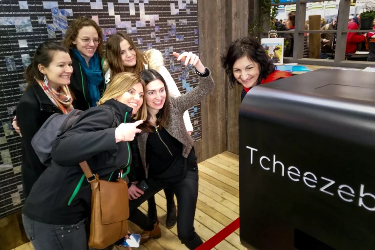 Photobooth sur salon professionnel permettant la génération de leads et la collecte de contacts sur un stand.