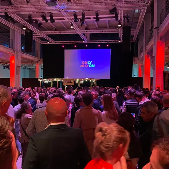 borne photo photobooth utilisee lors d un evenement professionnel